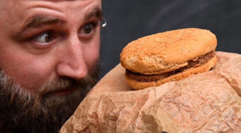 Begini Jadinya jika Burger Dibiarkan Selama 24 Tahun