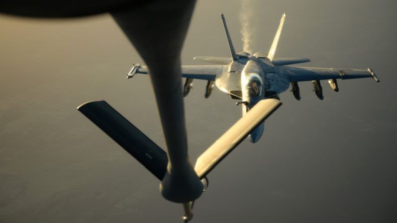 Ulah Konyol Pilot Jet Tempur AS Picu Tabrakan di Udara, Ada yang Baca Buku Sambil Selfie