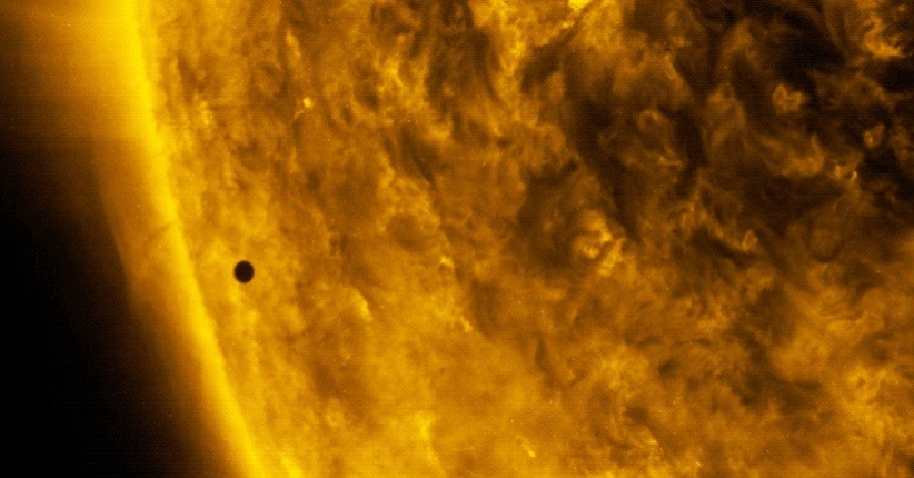 Besok, Merkurius Akan Melintasi Matahari