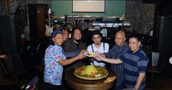 Vakum Bertahun-tahun, Steven & Coconut Treez Rilis Single Baru Berjudul Fallin