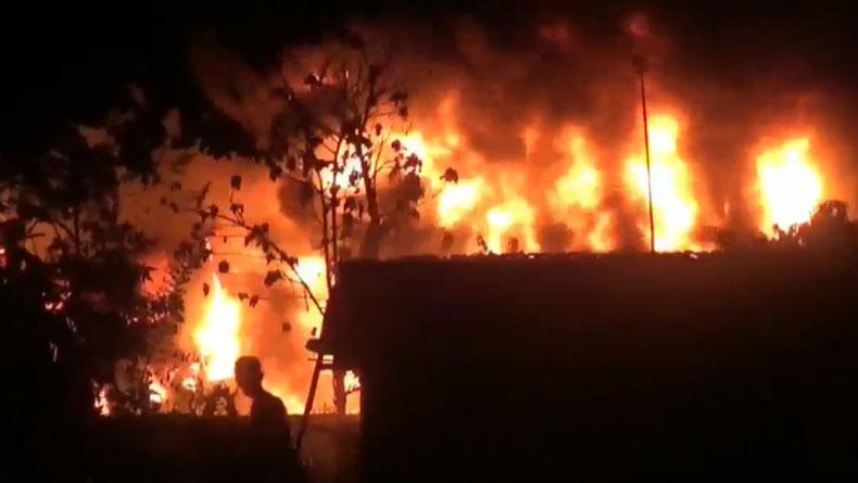 122 Gerbong KA di Stasiun Cikaum Subang Terbakar, 5 Mobil Damkar Dikerahkan