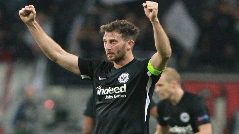 Tabrak Pelatih Freiburg, Kapten Frankfurt Disanksi Larangan Bermain 7 Laga