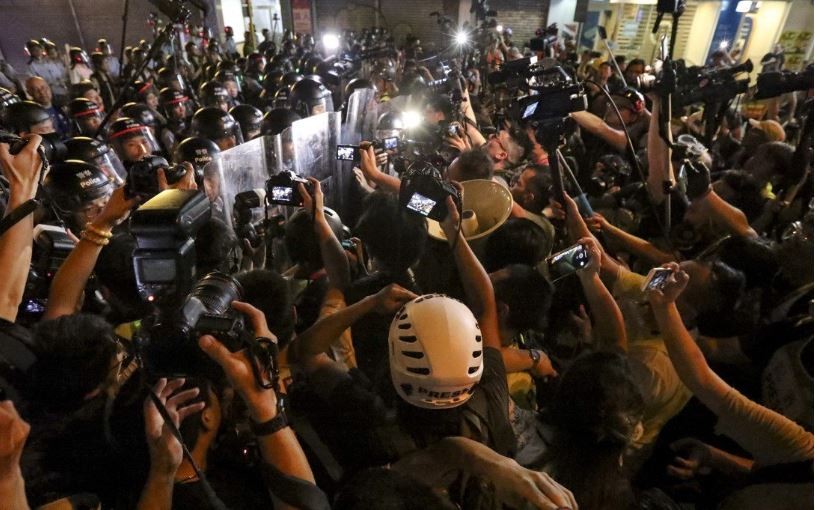 Tragis, Pria 70 Tahun Tewas Terkena Hantaman Batu Bata saat Bentrokan di Hong Kong