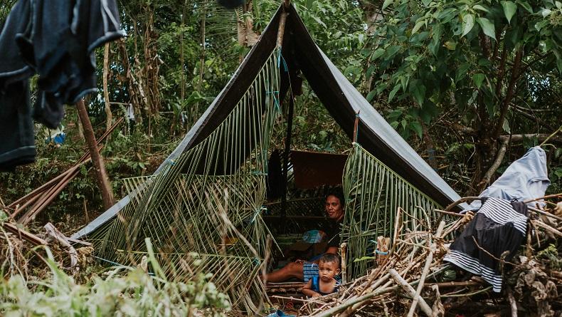 Maluku Terus Diguncang Gempa Susulan, Warga yang Ketakutan Bertahan di Pengungsian