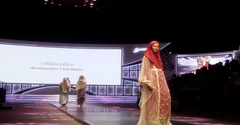ISEF 2019, Oki Setiana Dewi dan Irna Mutiara Berkolaborasi Desain Busana Syari Terbaru