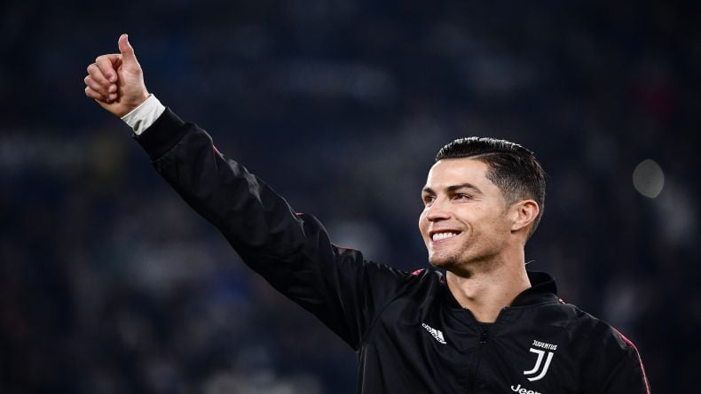 Cristiano Ronaldo Sumbang Dana dan 50.000 Masker untuk RS di Portugal