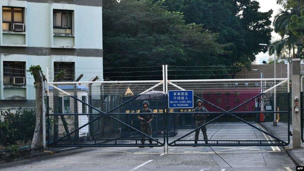 Tentara China Akhirnya 'Muncul' Bersihkan Barikade Demonstran Hong Kong, Warga Cemas