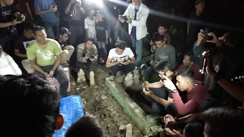 Jenazah Pelaku Bom Bunuh Diri Mapolrestabes Medan Dimakamkan di TPU Sei Sikambing