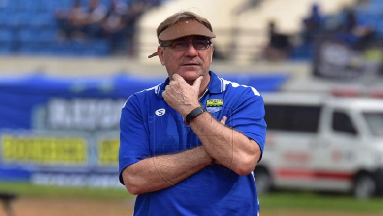 Pelatih Persib Robert Alberts Begadang untuk Curi Ilmu Klub Inggris
