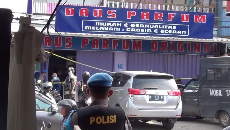 Densus 88 Geledah 3 Lokasi di Samarinda, 1 Karyawan Toko Parfum Diamankan