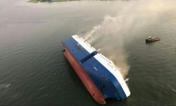 Kapal Feri Angkut 134 Penumpang Terbakar, 7 Orang Tewas