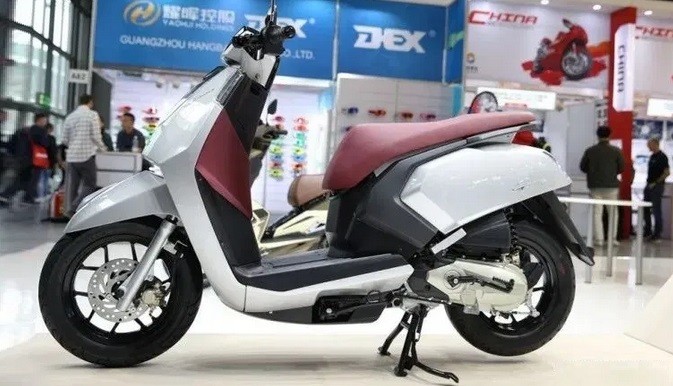 China Bikin Motor Mirip Honda Scoopy
