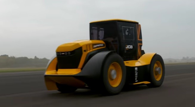 Punya 1.000 Tenaga Kuda, Traktor Ini Pecahkan Rekor Tercepat di Dunia