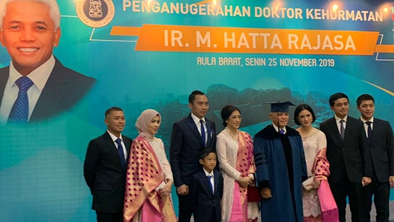Hatta Rajasa Terima Gelar Doktor Honoris Causa dari ITB Disaksikan SBY