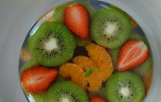 Segarnya Puding Salad Buah, Enaknya Pakai Vla Yogurt