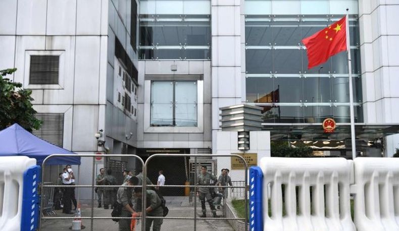 Kubu Prodemokrasi Menang Telak di Pemilu, China Akan Pecat Kepala Perwakilan di Hong Kong?