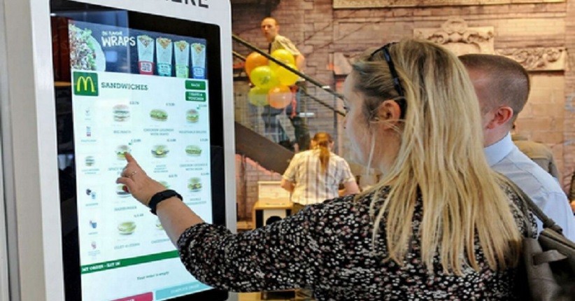 Asyiknya Kulineran di Restoran Cepat Saji, Bisa Bayar Sekali Tap