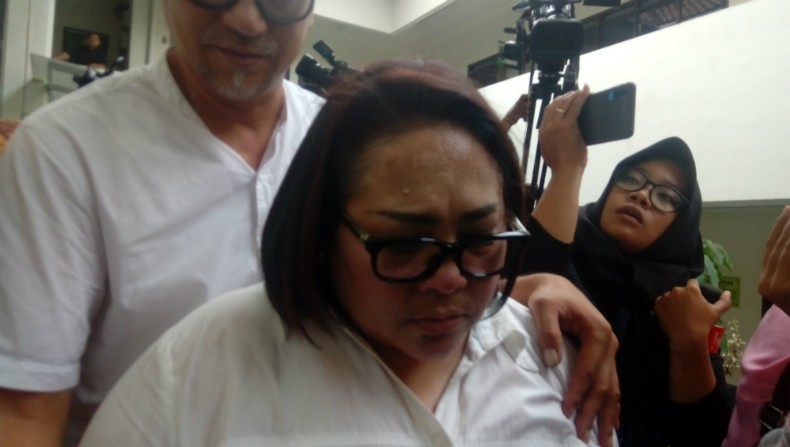 Nunung dan Suami Divonis 1 Tahun 6 Bulan Penjara