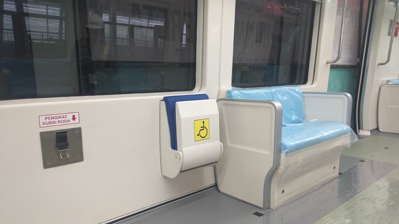 Pengalaman Menjajal LRT Jabodebek: Kursi Empuk, AC Sejuk, Ramah Disabilitas