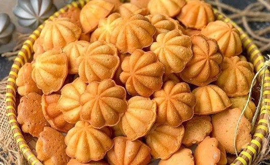 Mencicipi Kue Bahulu, Bolu Jadul Kering dan Rasanya Gurih