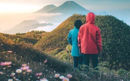 Nikmati Puncak Prau Sebelum Ditutup pada 2020, Bisa Lihat 5 Gunung & Bukit Teletubbies