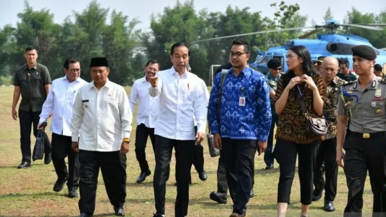 Jokowi Ajak 2 Stafsus Milenial Tinjau Patimban, Salah Satunya Putri Tanjung
