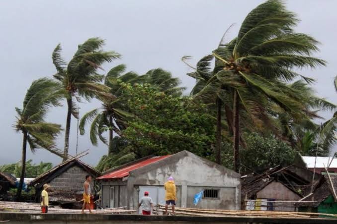 Topan Kammuri Hantam Filipina: Bandara Manila Ditutup dan 340.000 Orang Dievakuasi
