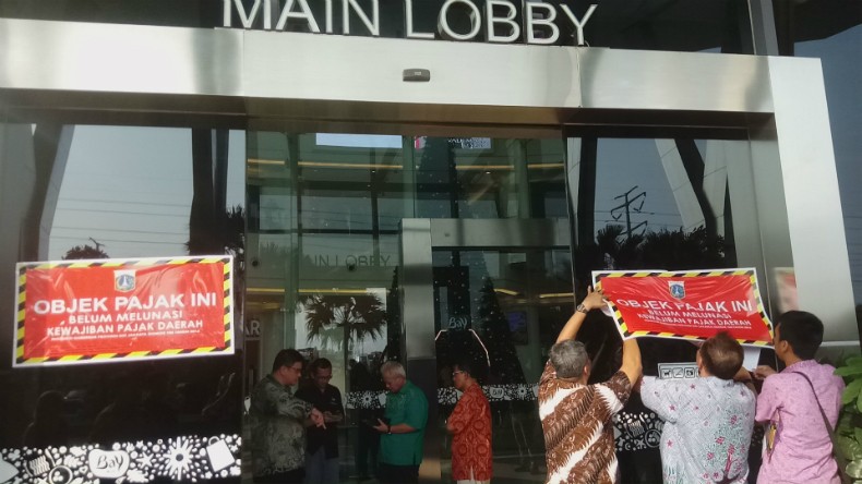 Mal Bay Walk Pluit Kini Berstiker Menunggak Pajak Rp5,4 Miliar