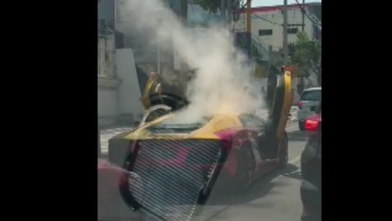 Mobil Lamborghini yang Terbakar di Surabaya Diduga Bodong