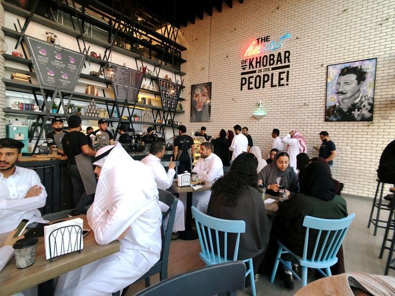 Arab Saudi Hapus Aturan Pemisahan Gender di Restoran dan Kafe