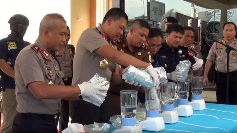 Diduga untuk Pesta Tahun Baru, Polda Sumsel Blender 5 Kilogram Sabu