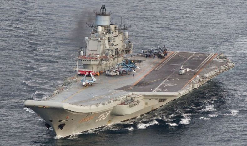 Satu-satunya Kapal Induk Rusia Terbakar di Pelabuhan