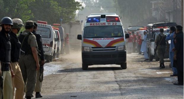 Van Terbakar Setelah Hantam Truk Bahan Bakar di Pakistan, 14 Orang Tewas