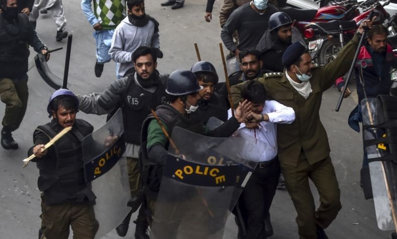 RS di Pakistan Diserang Ratusan Pengacara Sebabkan 3 Pasien Meninggal, PM Imran Khan Geram