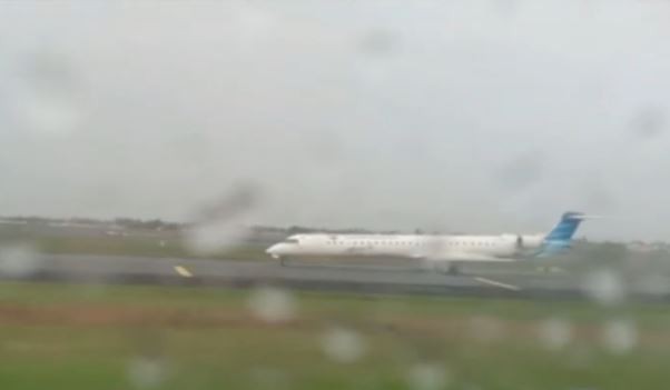 Cuaca Buruk, Pesawat Garuda dari Jakarta Gagal Mendarat di Bandara Iskandar Muda Aceh