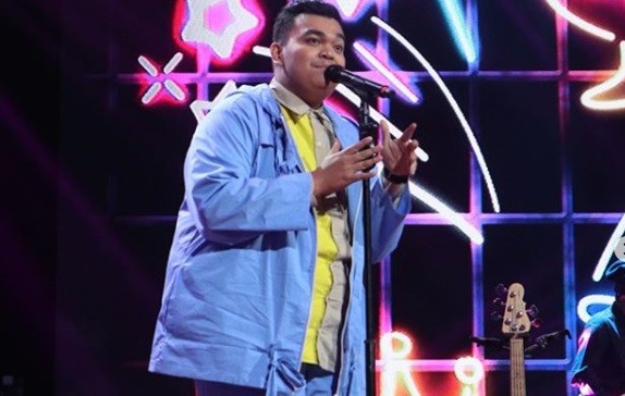 Richard Bernyanyi sambil Bermain Bass, Anang Hermansyah: Penampilanmu Menggairahkan