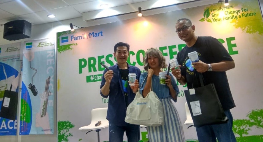 FamilyMart Indonesia Buat Gerakan Anti Plastik dengan Kebijakan Ini