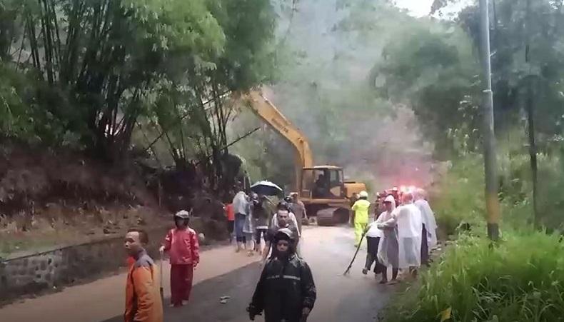 Tebing Longsor, Jalur Soreang-Ciwidey Terputus