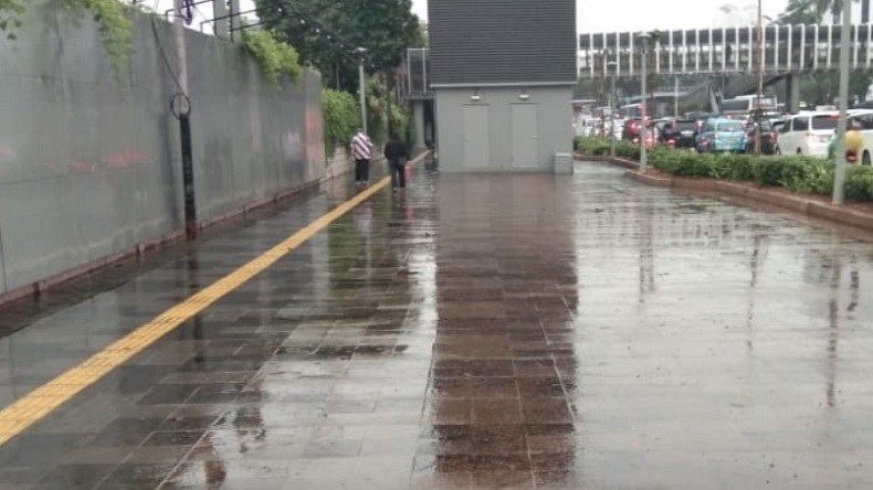 Sempat Ditutup karena Tergenang, Pintu Stasiun MRT Kembali Dibuka