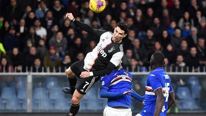 Sundulan 2,56 Meter Cristiano Ronaldo Robek Gawang Kiper Berdarah Indonesia