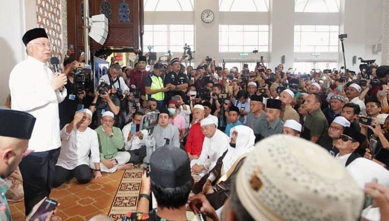 Najib Razak Bersumpah di Masjid Usai Salat Jumat, Tak Perintahkan Pembunuhan Model Altantuya