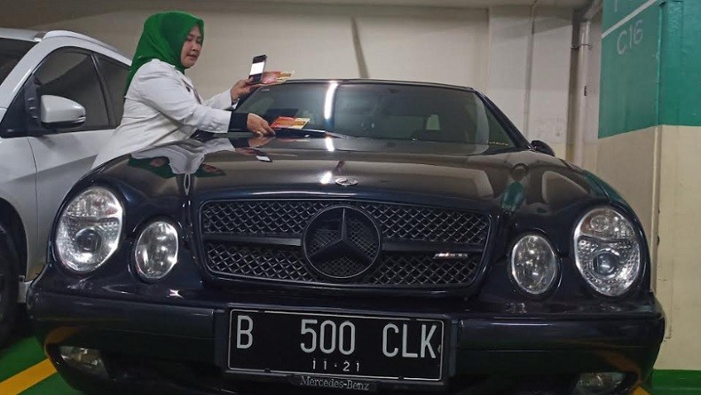 40 Mobil Mewah Tunggak Pajak Terparkir di Pacific Place