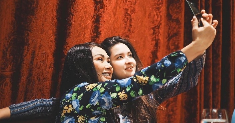 Stephanie Poetri Persembahkan Lagu untuk Titi DJ di Hari Ibu