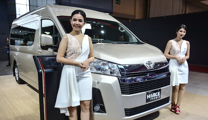 Toyota HiAce Premio Angkat Citra Kendaraan Travel