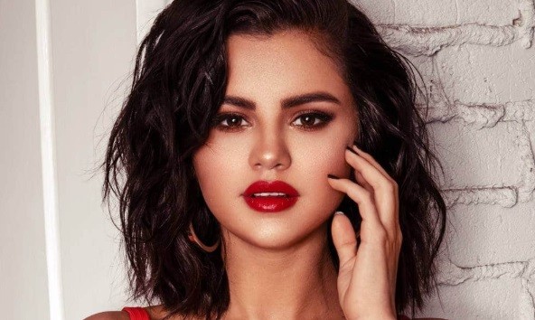 Intip Inspirasi Gaya Make-Up untuk Natal dari 5 Selebriti Ini