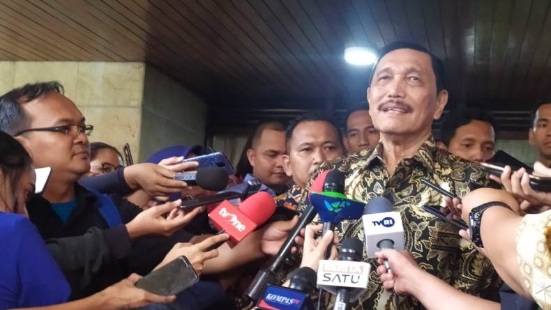 Luhut Sebut Gelombang PHK Terjadi di Seluruh Dunia
