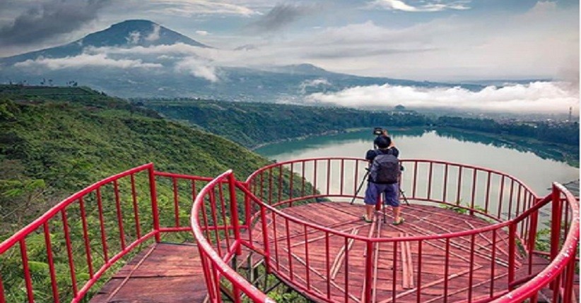 Terpikat Keindahan Telaga Menjer dari Bukit Cinta Wonosobo, Tersembunyi di Dieng