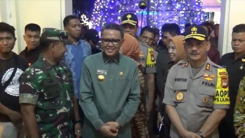 Gubernur Sulsel Hadiri Misa Natal di Gereja Katedral Makassar