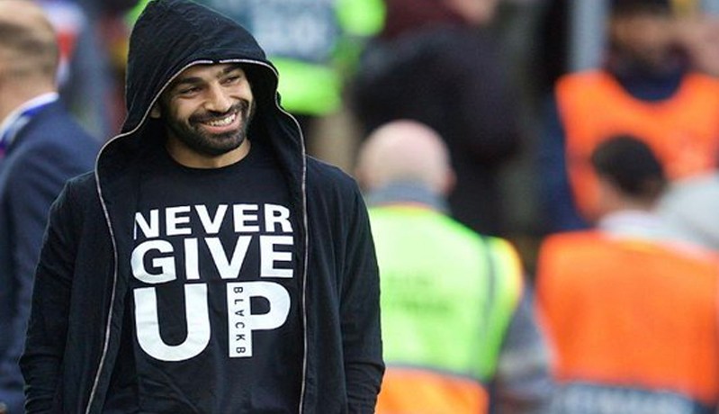 Bikin Terenyuh, Mohamed Salah Selamatkan Gelandangan yang Diganggu Berandal