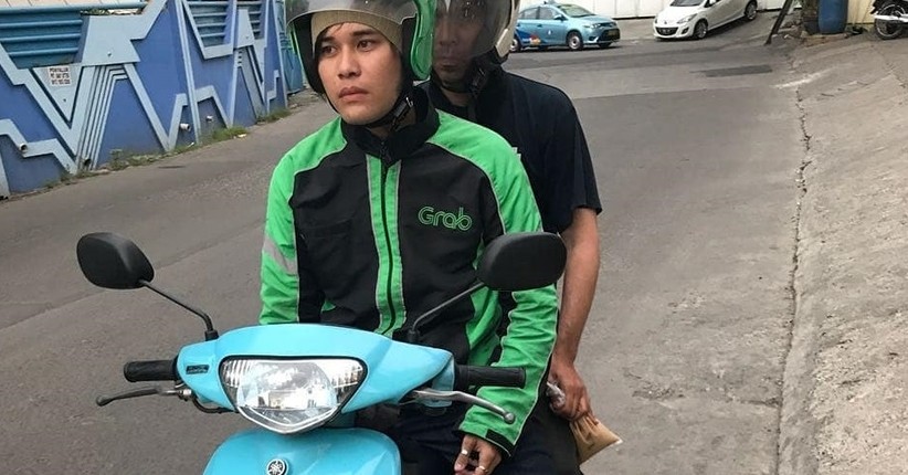 Anak Deddy Dores Kembali Jadi Driver Ojol untuk Melunasi Utang Keluarga